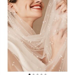 A.B. Ellie Roesia Pearl Chapel Veil